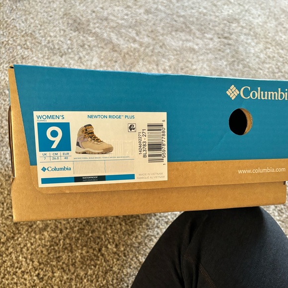 Brand New Waterproof Columbia Newton Ridge Hiking Boots - Picture 3 of 8